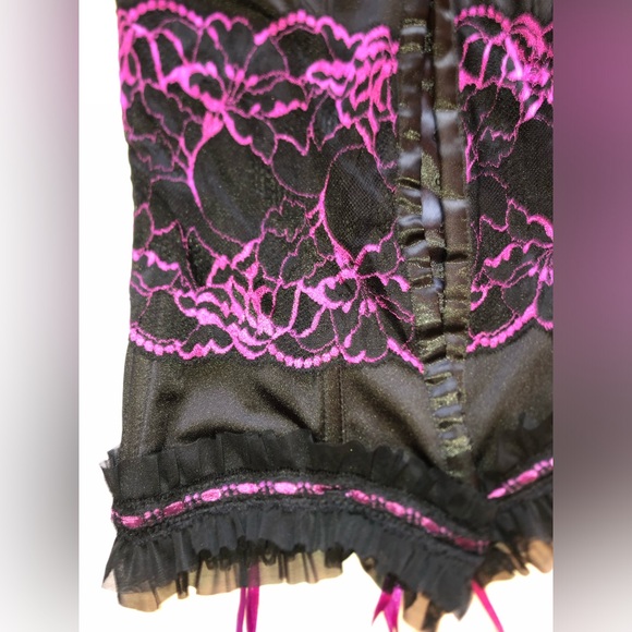 Black and purple corset - Picture 7 of 8